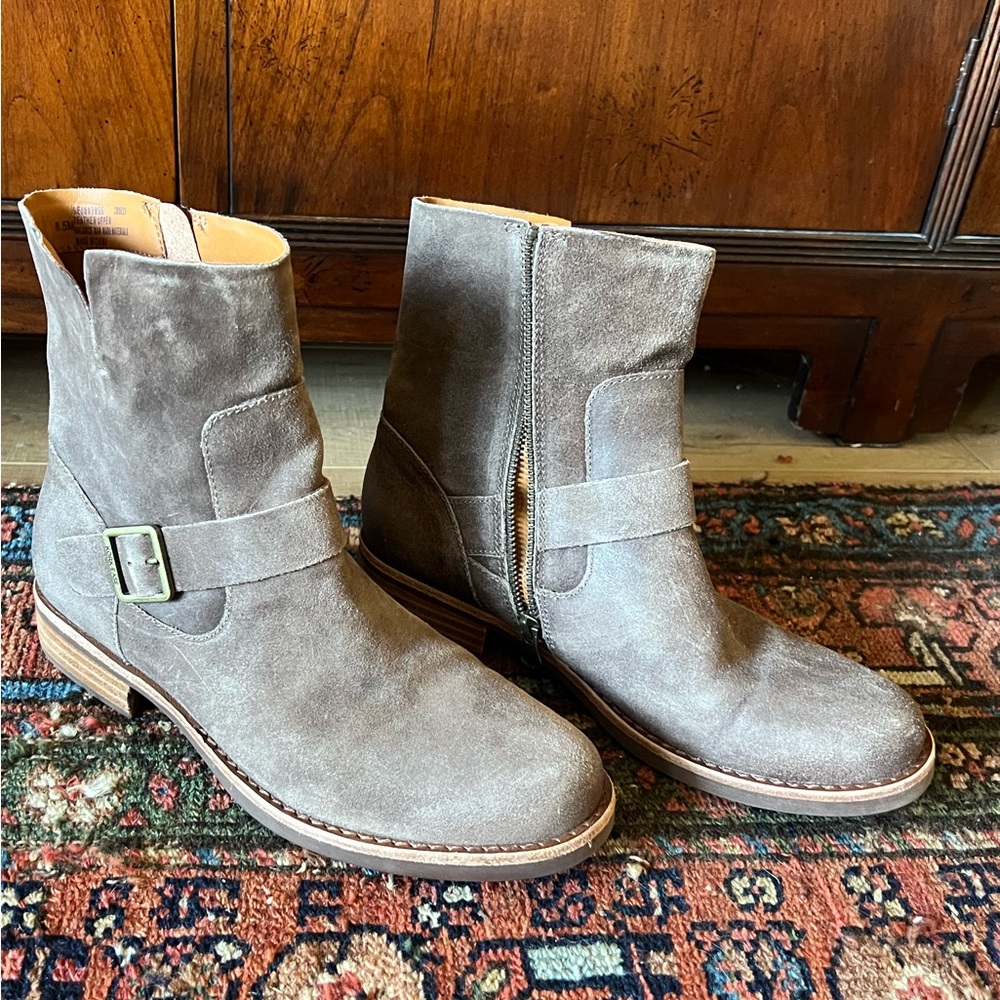 Kork-ease Kennedy boots in a hard to find light suede! Never worn!